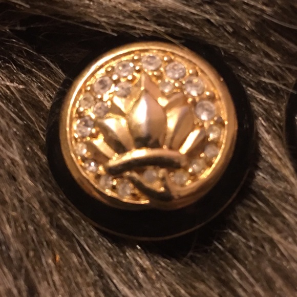 Vintage gold tone enamel rhinestone clip earrings - Picture 7 of 7